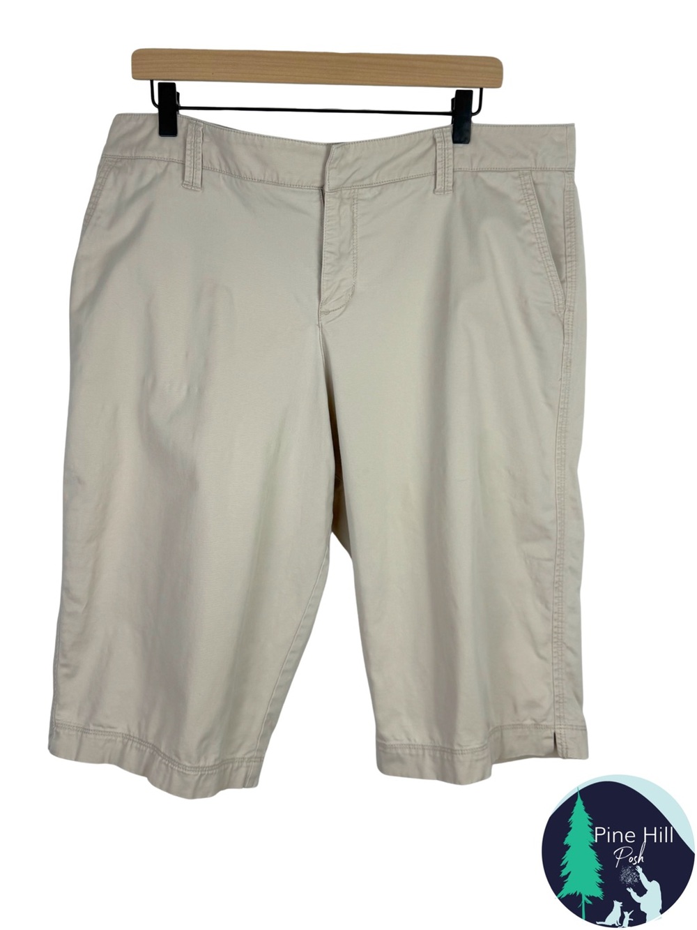 Sonoma Bermuda Skimmer Shorts Beige Khaki Stretch Cotton Pockets Womens 16